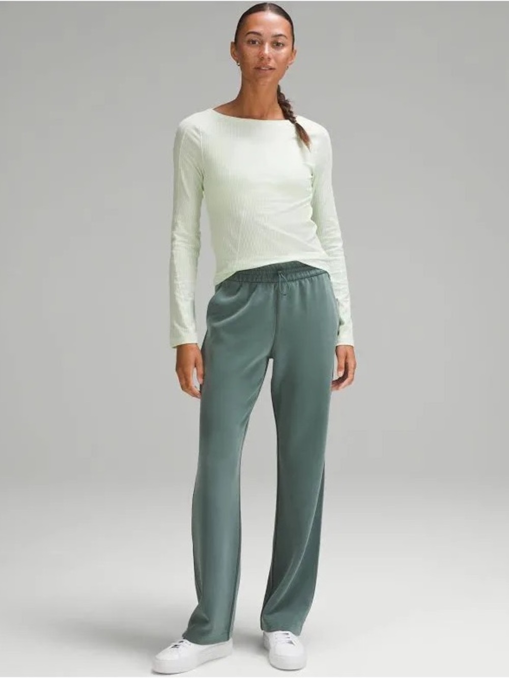 Lululemon Softstreme High-Rise Pant
Regular sz 4